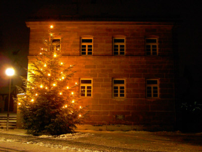 Obermichelbach im Dezember - Das alte Schulhaus
